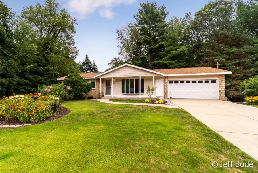 255 Sea Esta Drive, Holland, MI 49424