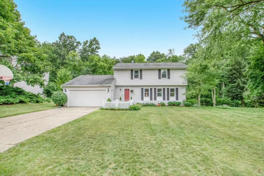 502 Edgeworthe SE Drive, Ada, MI 49301