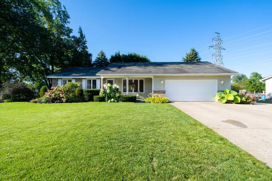 11040 Canyon Creek Drive, Zeeland, MI 49464