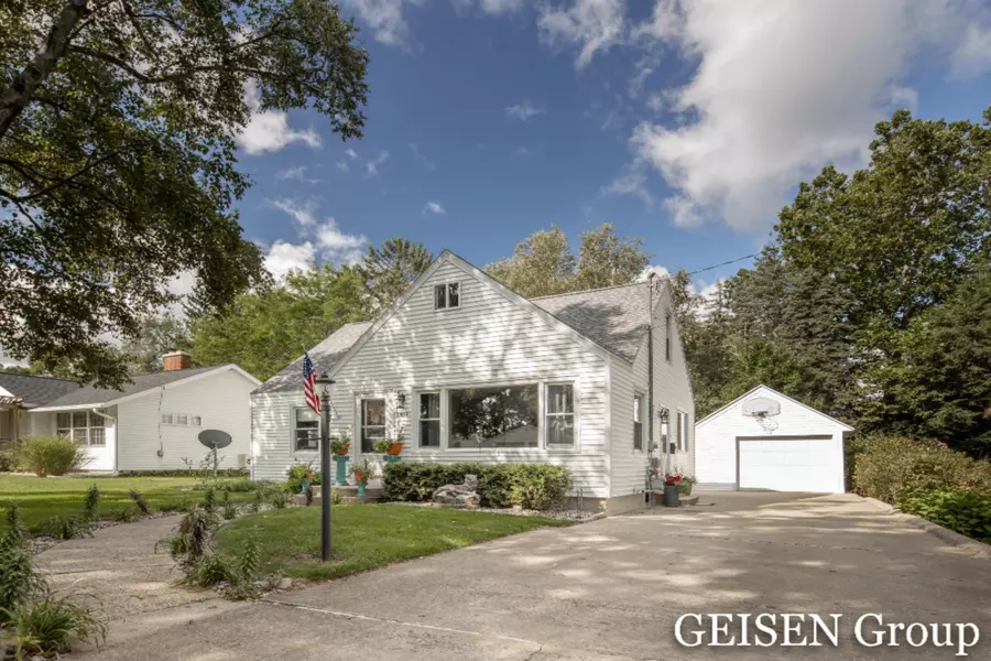 1011 S Pearl Street, Belding, MI 48809