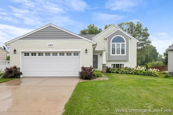 300 Prairie Run Drive, Cedar Springs, MI 49319