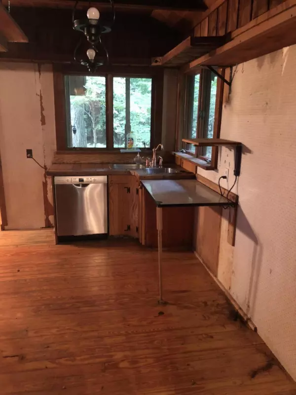 Grand Haven, MI 49417,16034 Lake Avenue