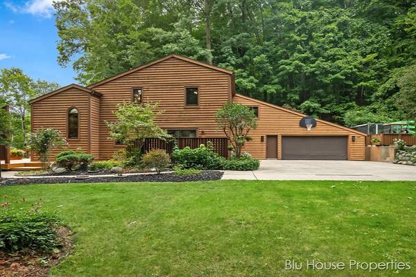 3361 Rio Rogue NE Lane, Belmont, MI 49306