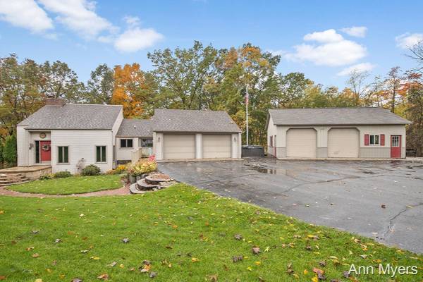 5925 Chauncey Drive, Belmont, MI 49306