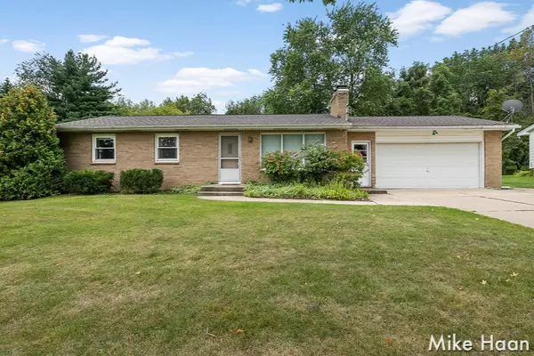 1004 Needham NW Court, Walker, MI 49544