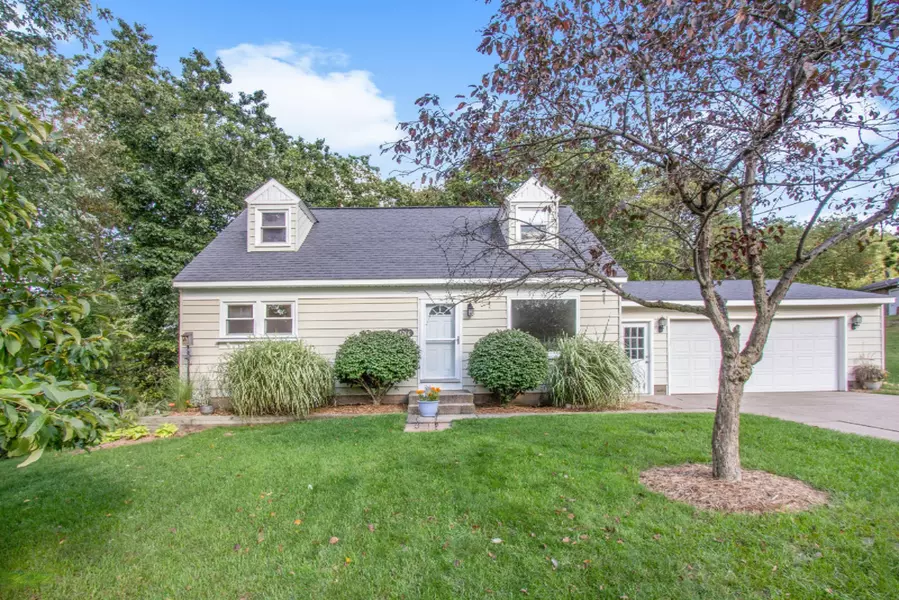 1760 Woodgate Dr. SE Drive, Lowell, MI 49331