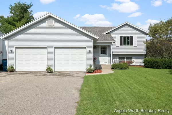 149 Windflower NE Street, Comstock Park, MI 49321