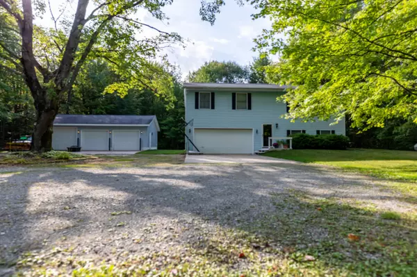 3817 Cloverville Road, Fruitport, MI 49415