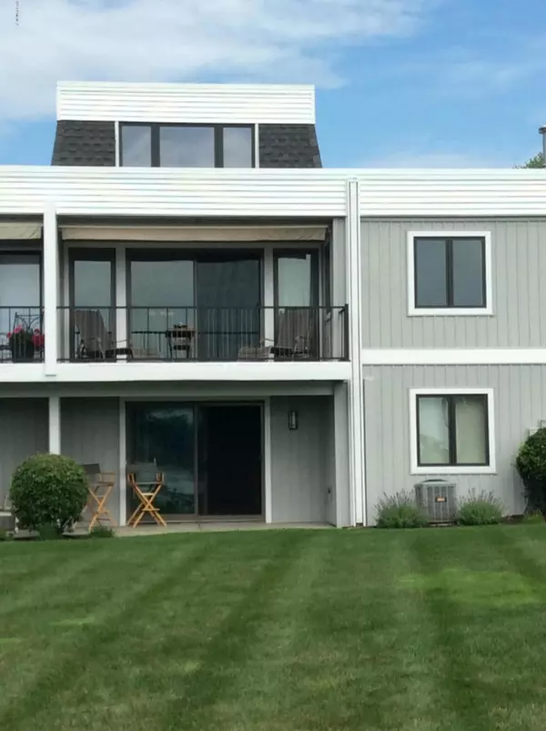 417 Sand Piper Drive #4, Grand Haven, MI 49417