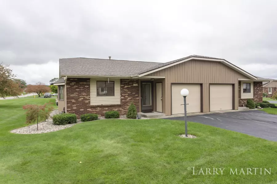 6762 Waterfront Circle #15, Grandville, MI 49418