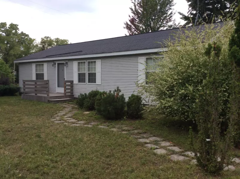 8484 Zosel Street, Onekama, MI 49675