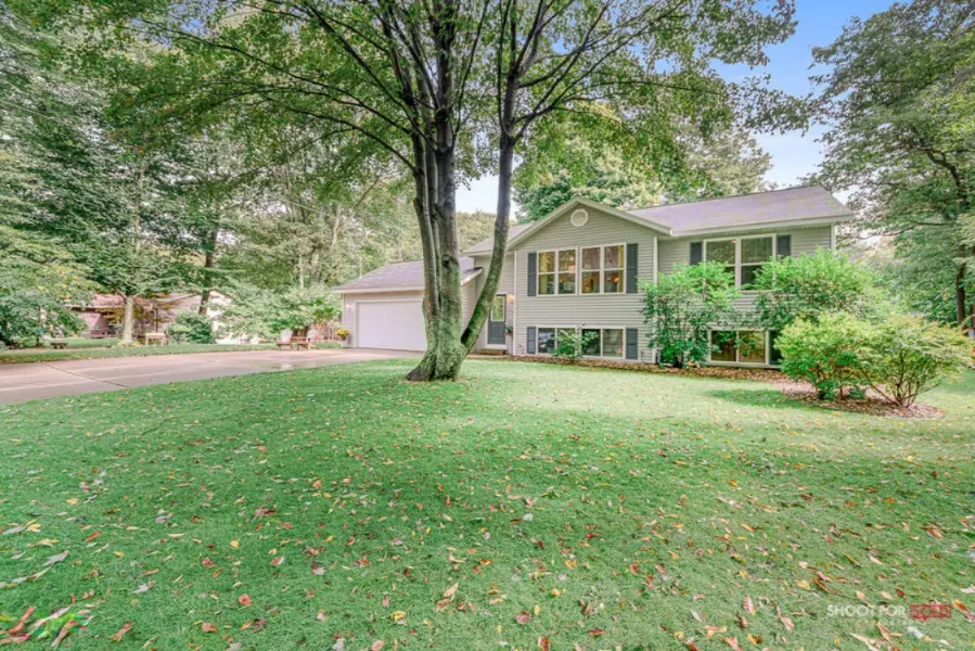 3392 Hollywood Drive, Holland, MI 49424