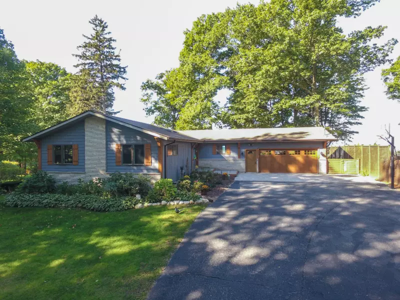 76683 11th Avenue, South Haven, MI 49090