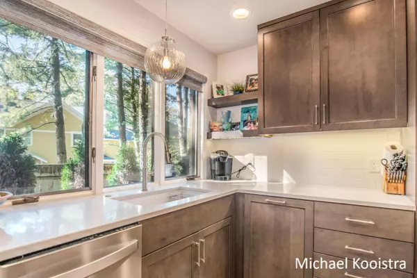 East Grand Rapids, MI 49506,539 Greenwood SE Avenue #2