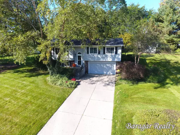 Comstock Park, MI 49321,5595 Riverlook NE Drive