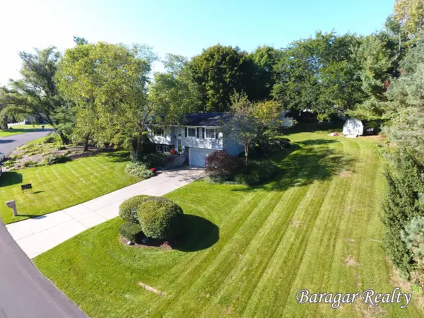 5595 Riverlook NE Drive, Comstock Park, MI 49321