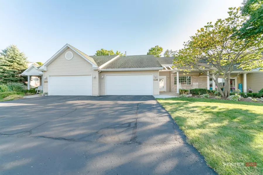 1096 Fountain View Circle #2, Holland, MI 49423