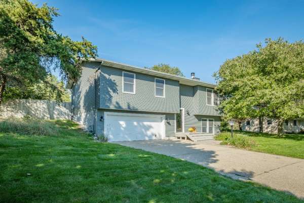 18005 Mohawk Drive, Spring Lake, MI 49456