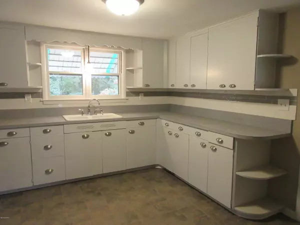 Bangor, MI 49013,38142 CR 681