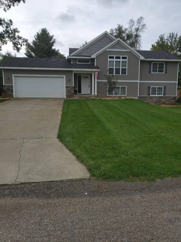 1050 Serenity Ridge Drive, Wayland, MI 49348