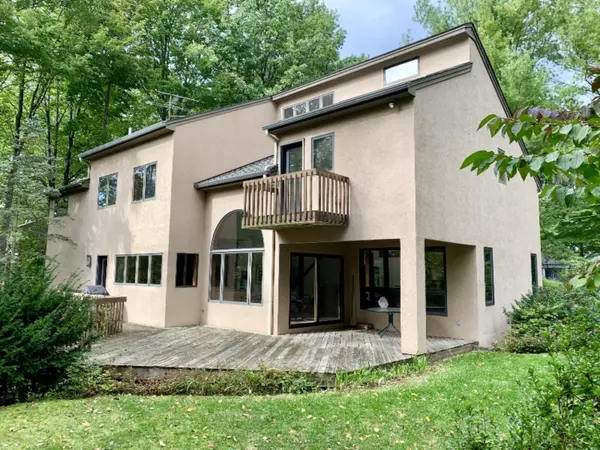 Holland, MI 49423,1444 Cimmoran Drive