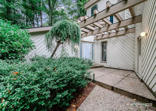 Holland, MI 49424,1236 St. James Court