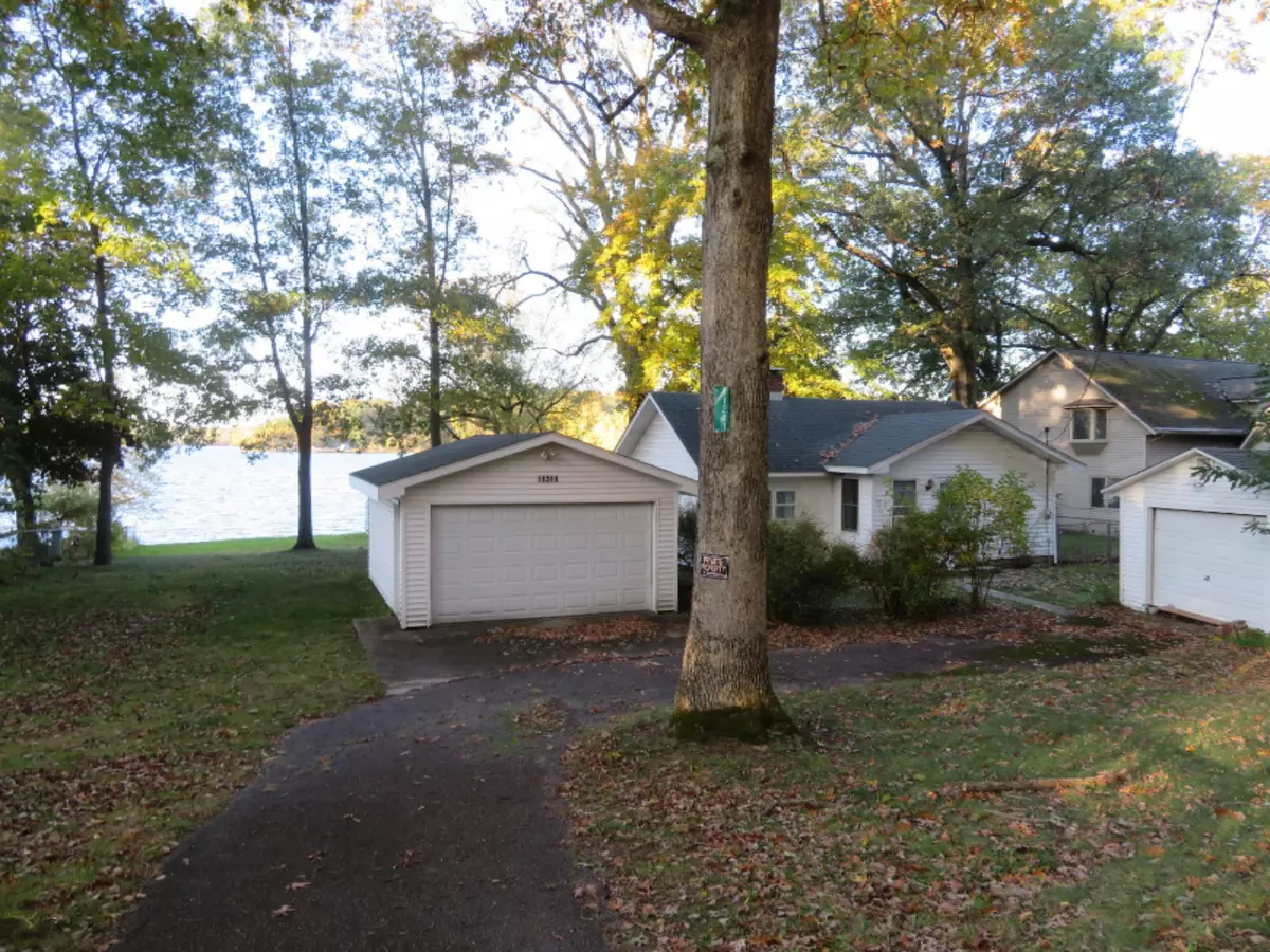 Three Rivers, MI 49093,11241 Lakeshore Drive