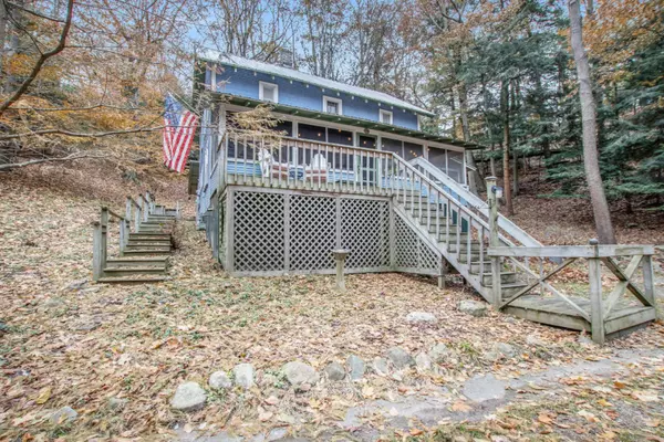 24 Lovers Lane, Grand Haven, MI 49417