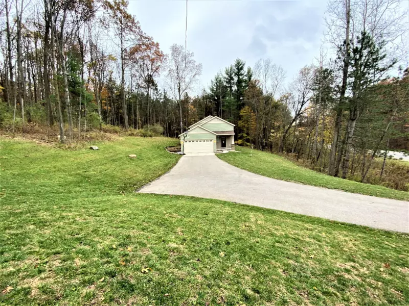 210 Lincoln Lake NE Avenue, Lowell, MI 49331
