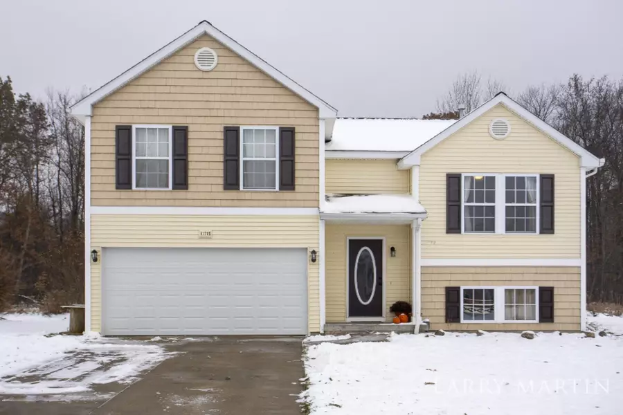 11715 Bear Meadows Drive, Alto, MI 49302