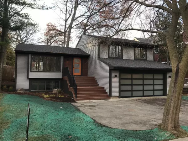 East Grand Rapids, MI 49506,461 Lakeside SE Drive