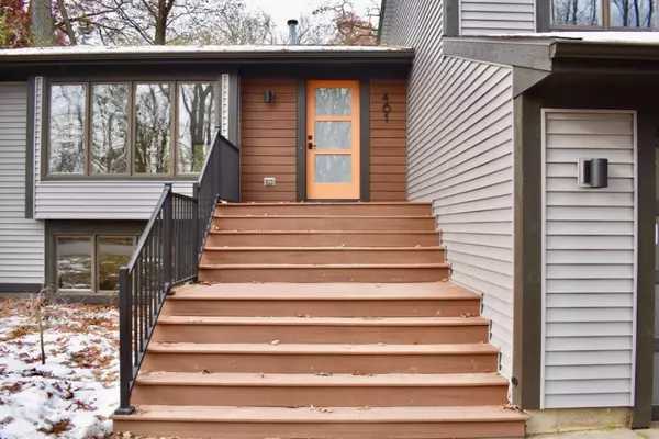 East Grand Rapids, MI 49506,461 Lakeside SE Drive