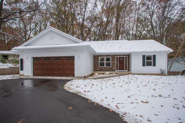 137 S Lake Doster Drive, Plainwell, MI 49080