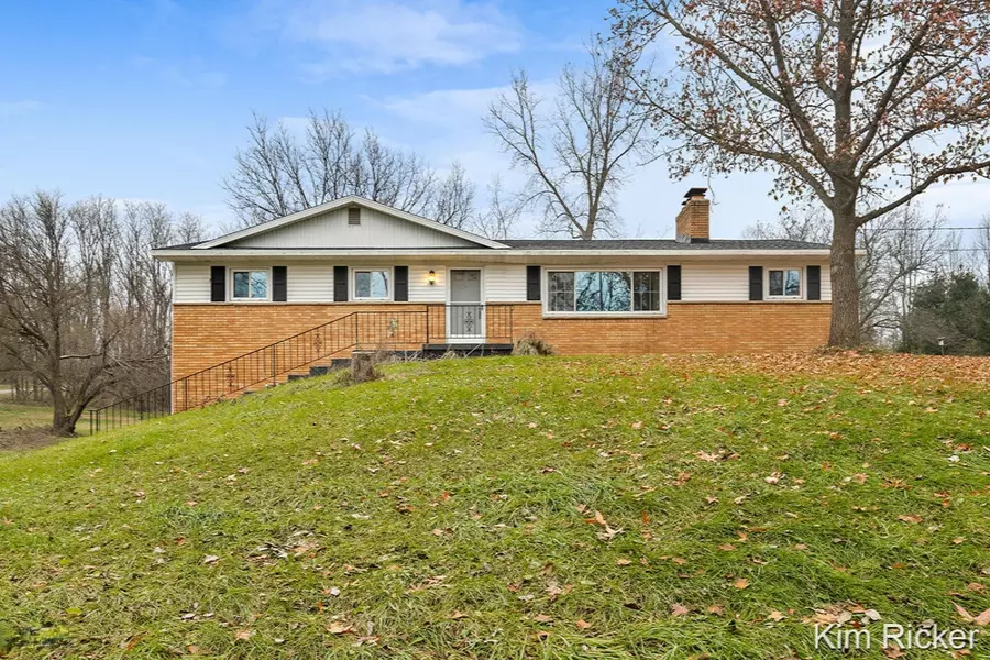 7262 Packer NE Drive, Belmont, MI 49306