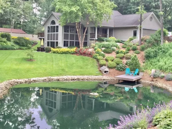 Spring Lake, MI 49456,15251 Oak Point Drive