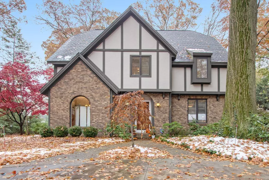 255 Oakwood Avenue, Holland, MI 49424