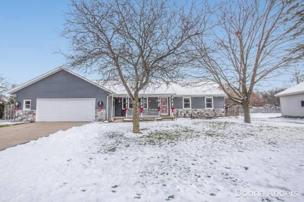 2158 Aaronsway NE Drive, Belmont, MI 49306