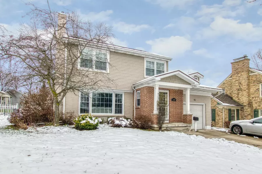 1555 Lake Grove SE Avenue, East Grand Rapids, MI 49506