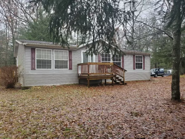 6606 E Deerwood Drive, White Cloud, MI 49349