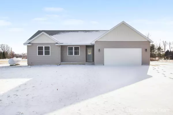 427 Deidre Ann's Trail, Sand Lake, MI 49343