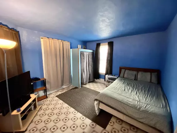 Holland, MI 49423,121 W 19th Street