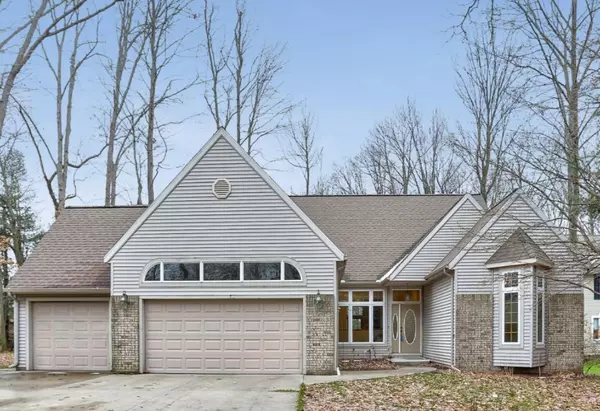 19047 N Fruitport Road, Spring Lake, MI 49456