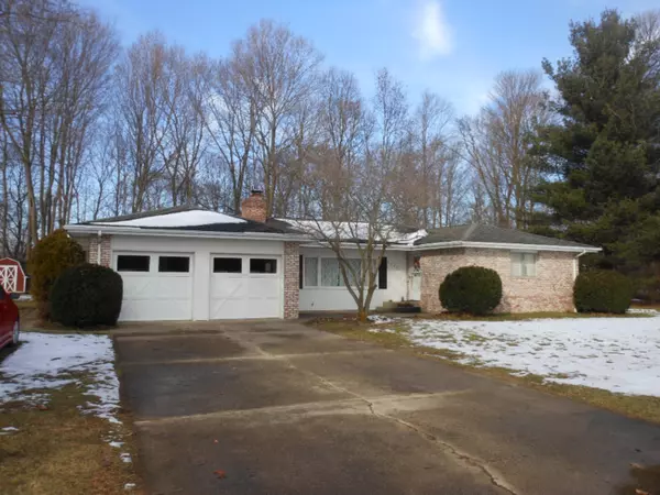 8486 S Hillcrest Drive, Berrien Springs, MI 49103