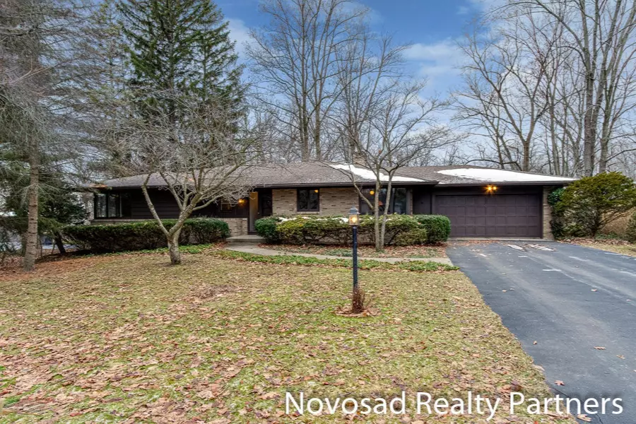 201 El Centro SE Boulevard, East Grand Rapids, MI 49506