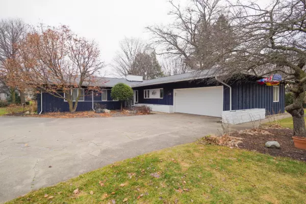 Sturgis, MI 49091,1102 S Lakeview Street