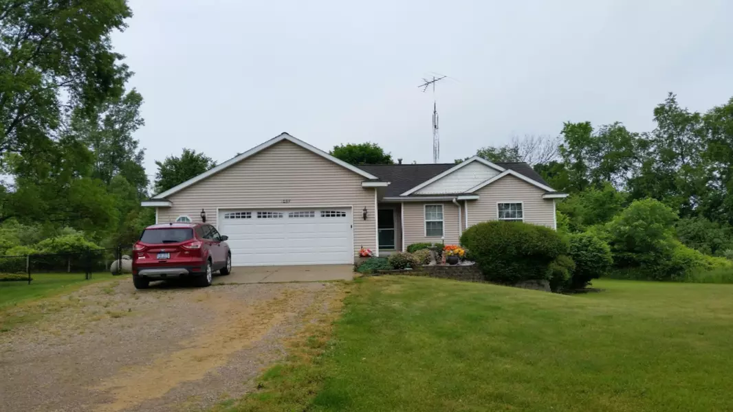 1087 ALDEN NASH SE Avenue, Lowell, MI 49331
