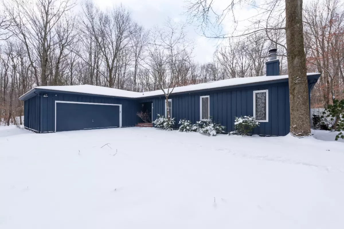 Three Oaks, MI 49128,7444 Youngren Road