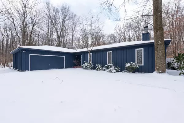 7444 Youngren Road, Three Oaks, MI 49128