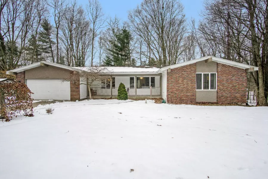 18674 Pawnee Drive, Spring Lake, MI 49456