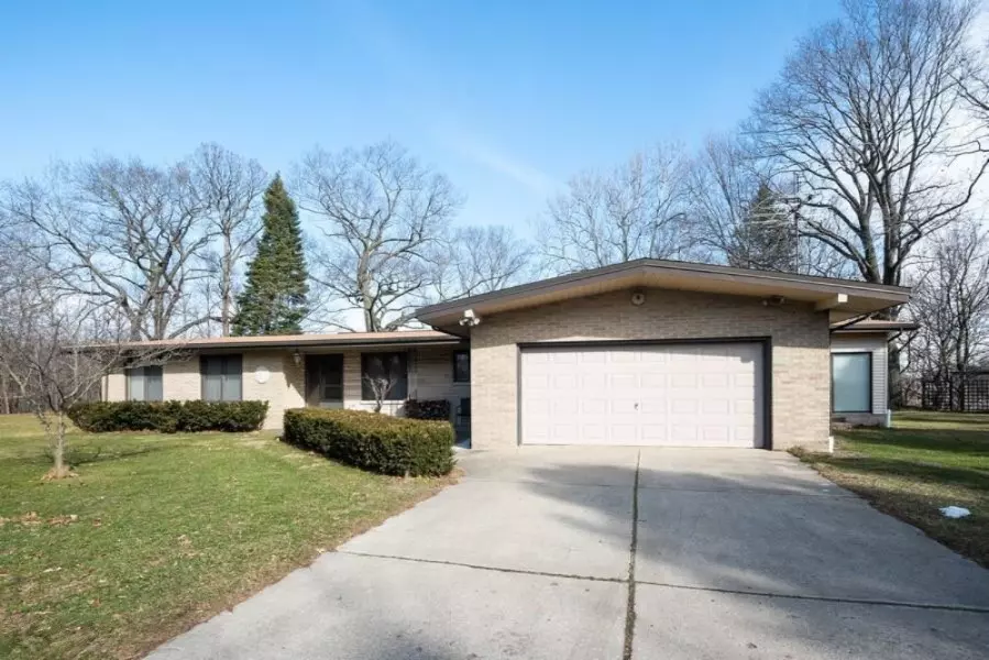 3953 Tamarack Drive, Coloma, MI 49038